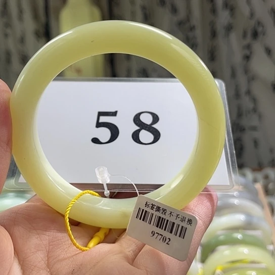 和田玉手镯未镶嵌 微瑕