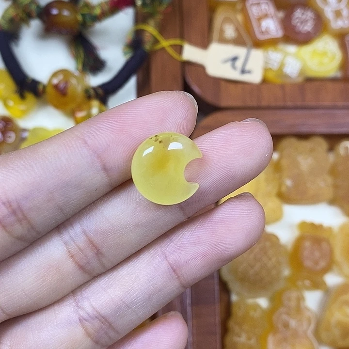 橄榄核吊坠小月亮37