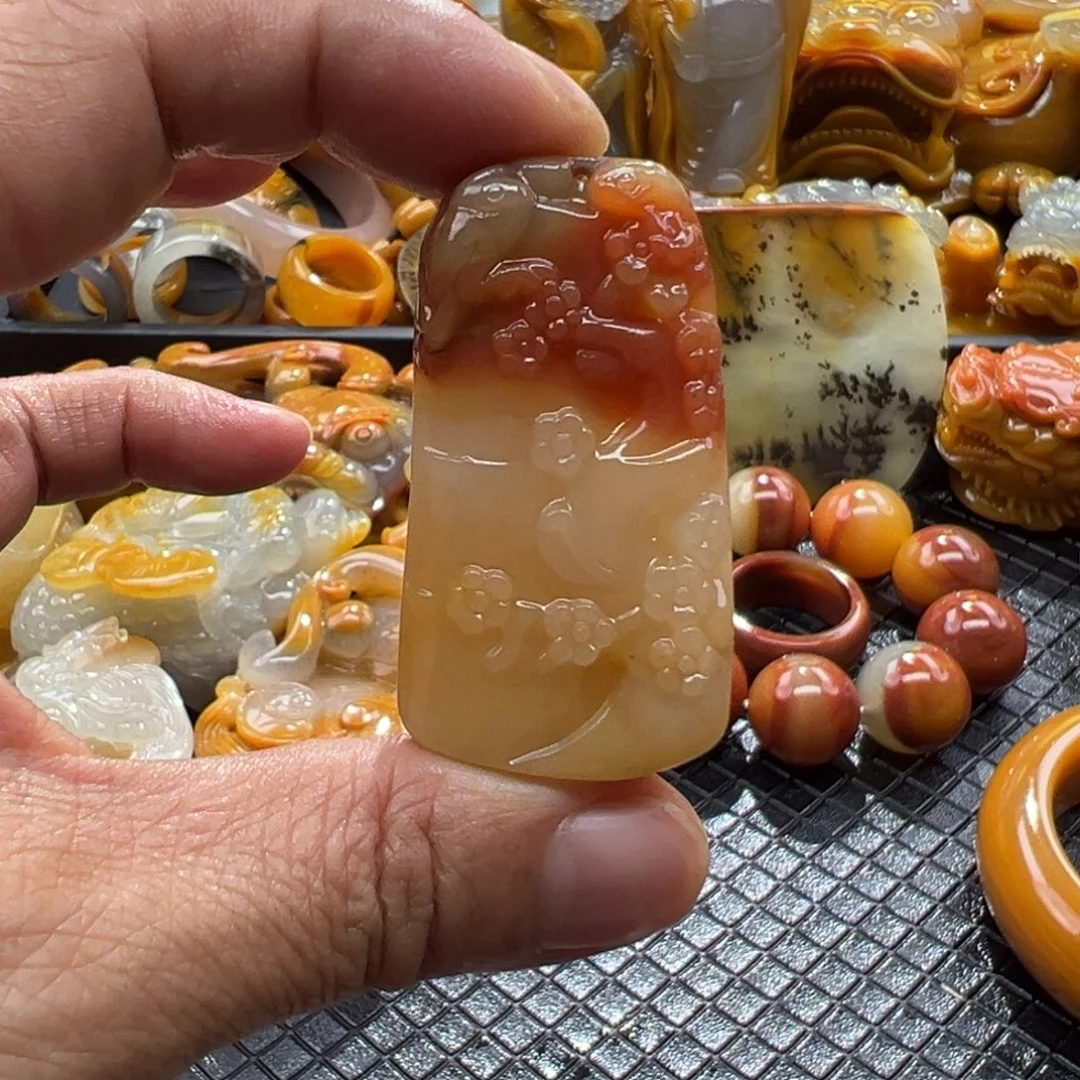 石英质玉未镶嵌颈饰
