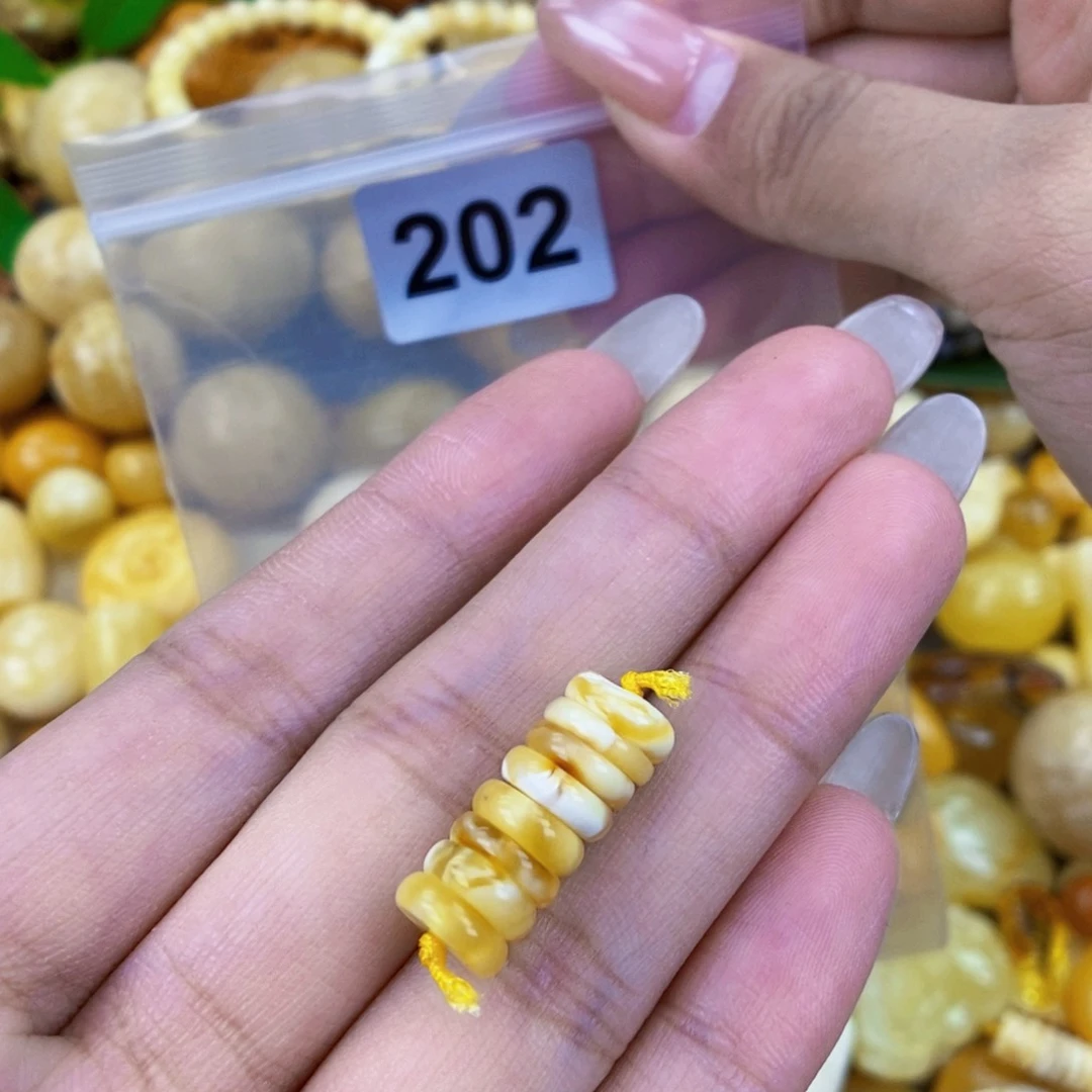 金***鱼未镶嵌琥珀珠宝奇石