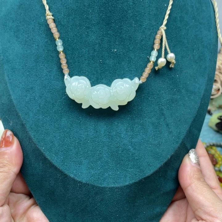 蛇纹石玉未镶嵌颈饰