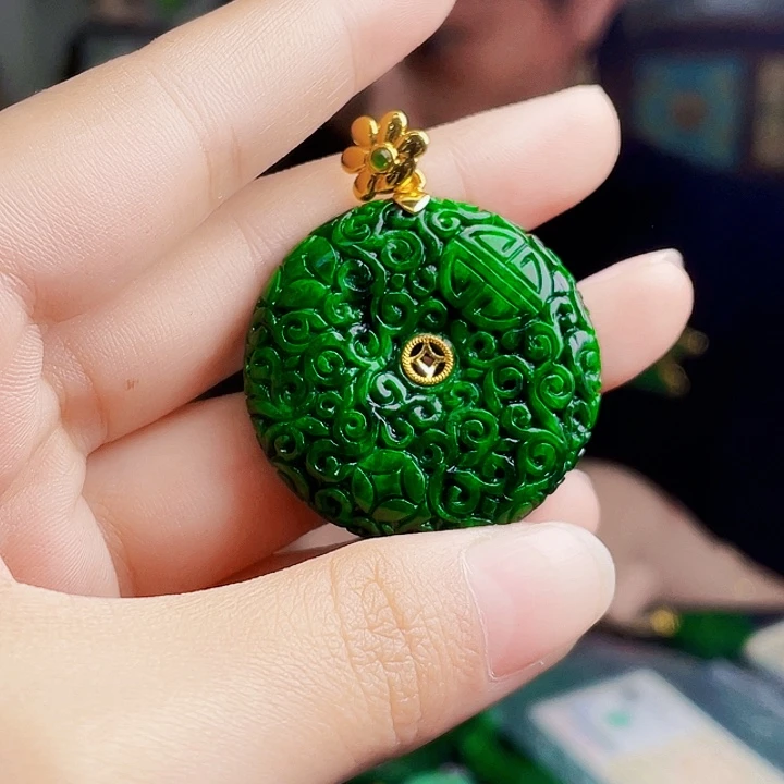 翡翠18K金镶嵌颈饰多样性