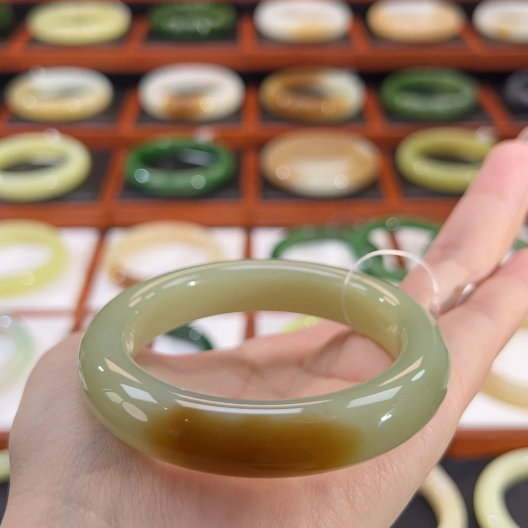 和田玉（糖玉）未镶嵌手镯一抹糖黄