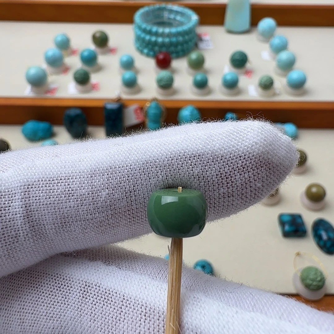 仏***人绿松石未镶嵌珠宝奇石