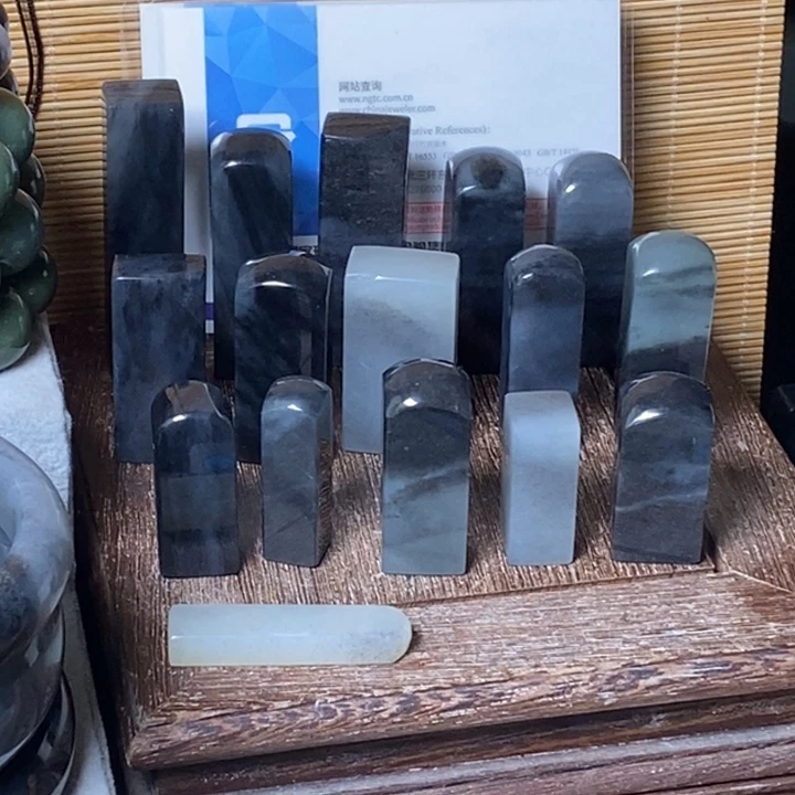 和田玉（墨玉）未镶嵌颈饰