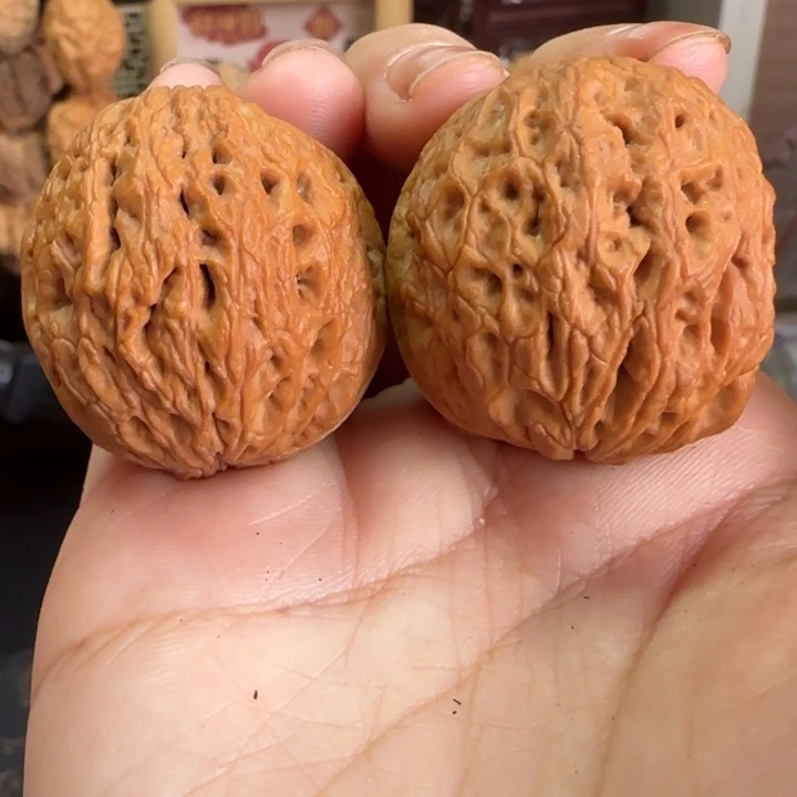 文玩核桃吊坠赤焰绣球37