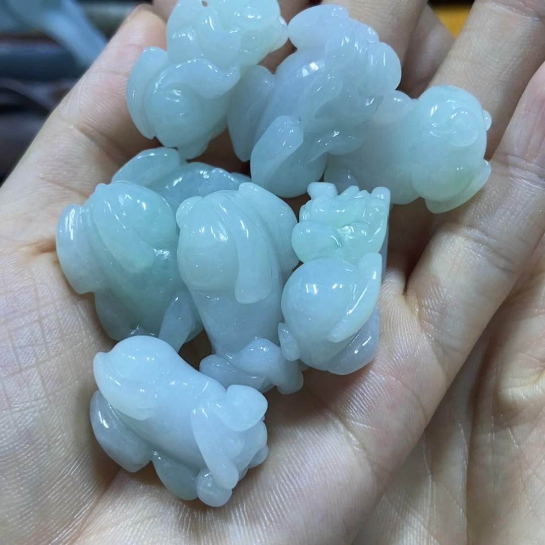 翡翠挂件未镶嵌快**宝好看的翡翠小猪