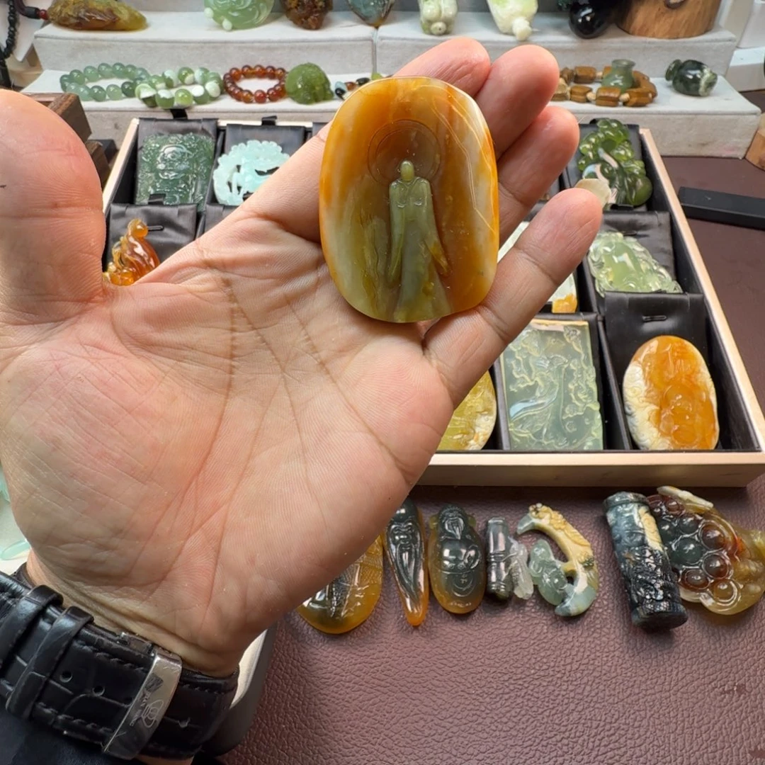 蛇纹石玉未镶嵌颈饰