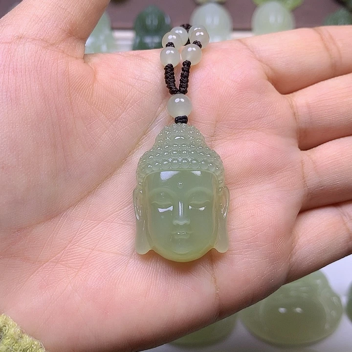 人***生和田玉未镶嵌颈饰