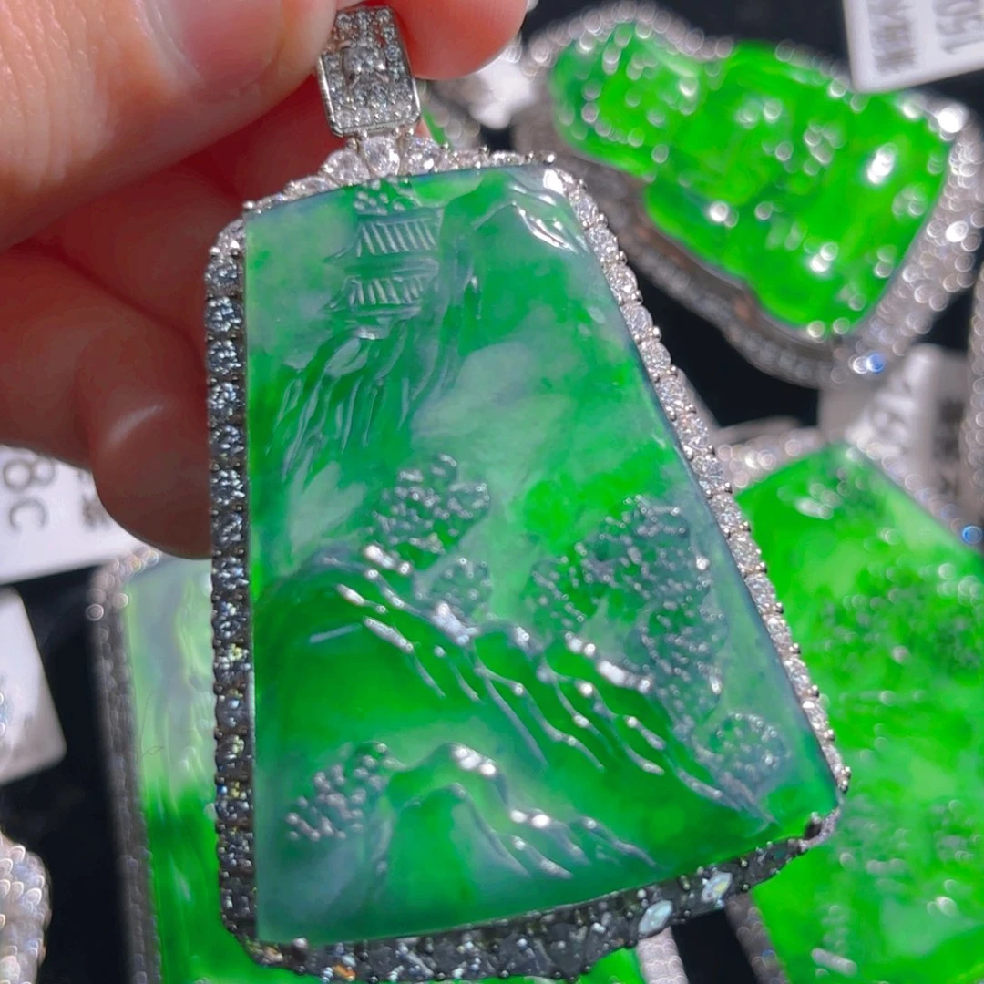翡翠颈饰银S925镶嵌山水牌