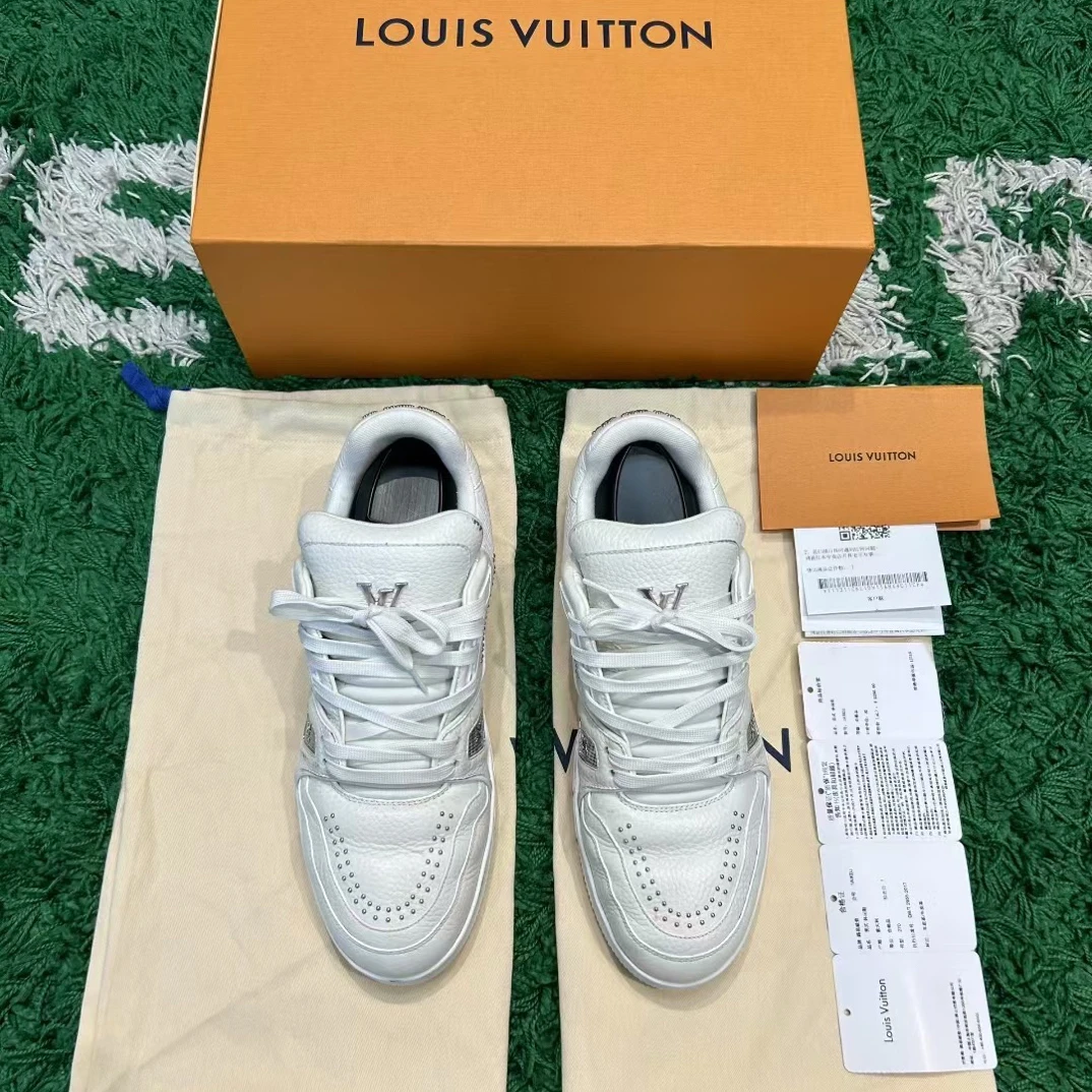 99新 LouisVuitton/路易威登 铆钉金属元素 纯白54低帮板鞋42码