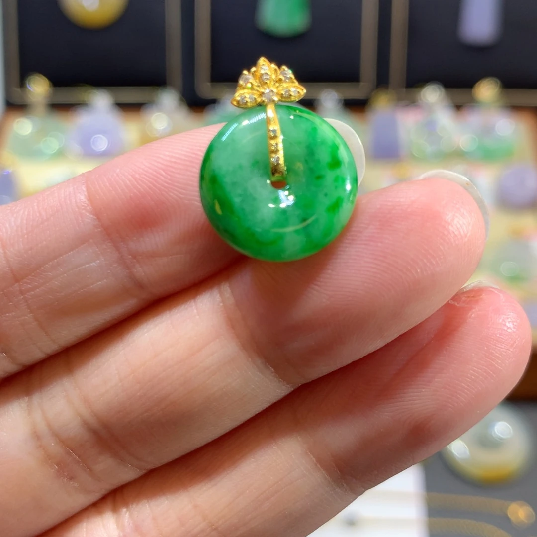 翡翠18K金镶嵌颈饰