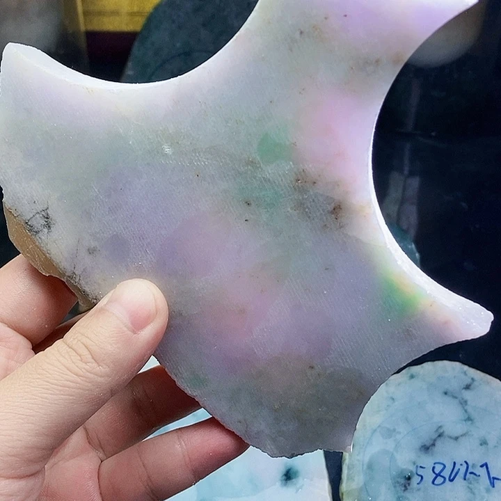 翡翠未镶嵌颈饰毛料6