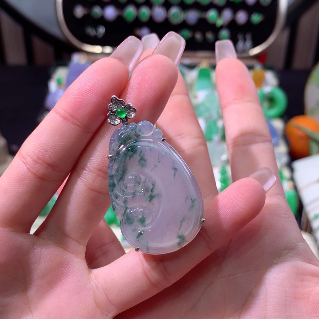 翡翠颈饰18K金镶嵌翡翠