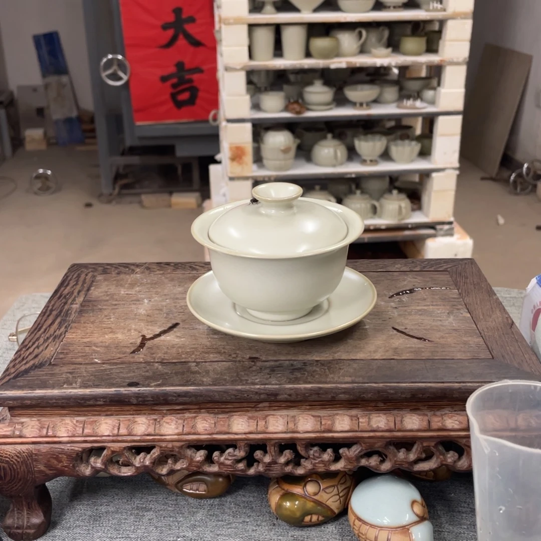 瓷片月白釉手拉支烧元宝盖碗