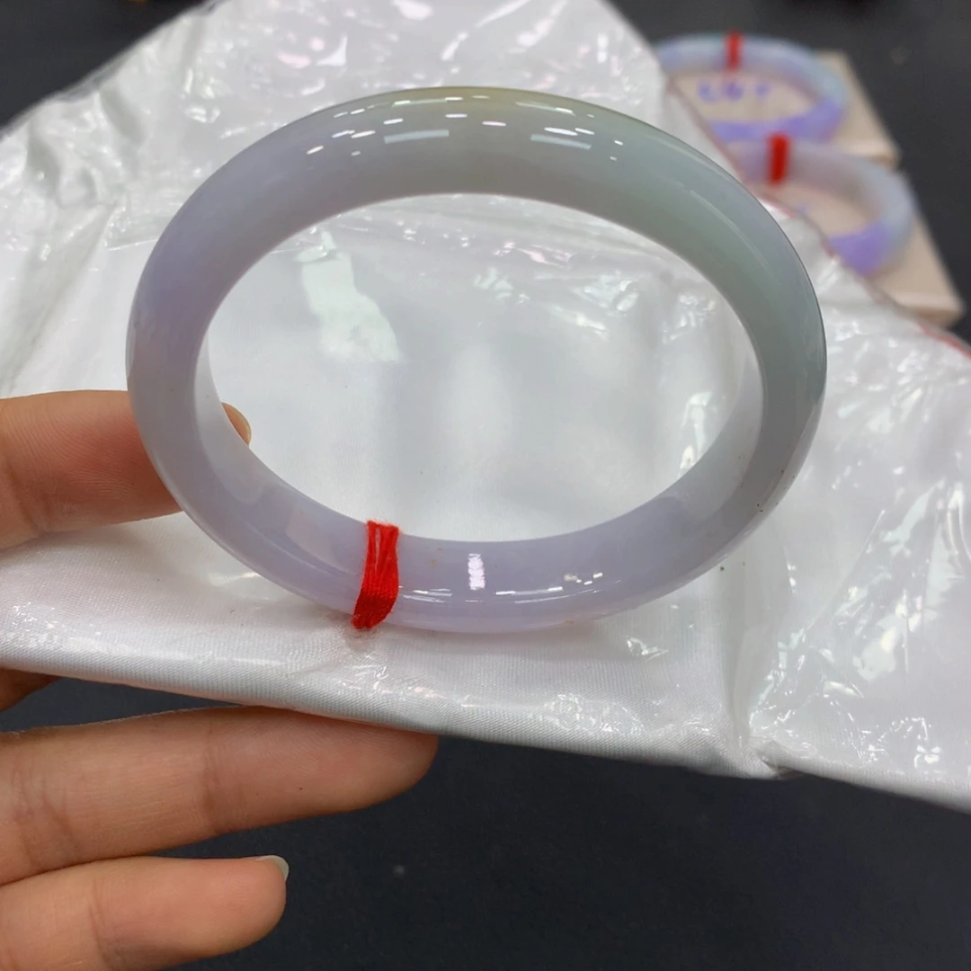 翡翠手镯未镶嵌翡翠