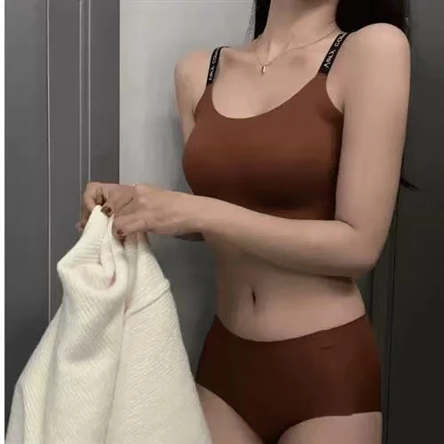 套装内衣拍一发三