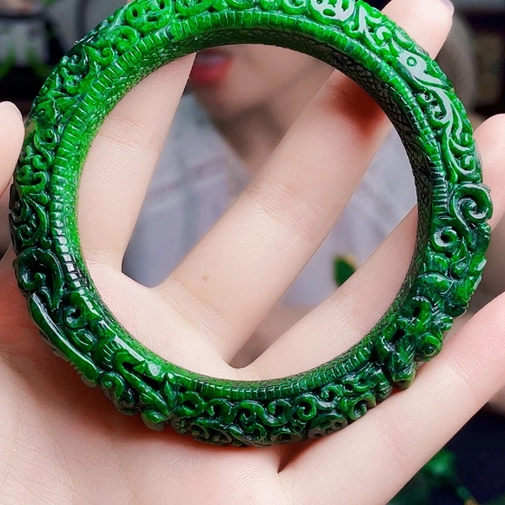 翡翠未镶嵌颈饰多样性