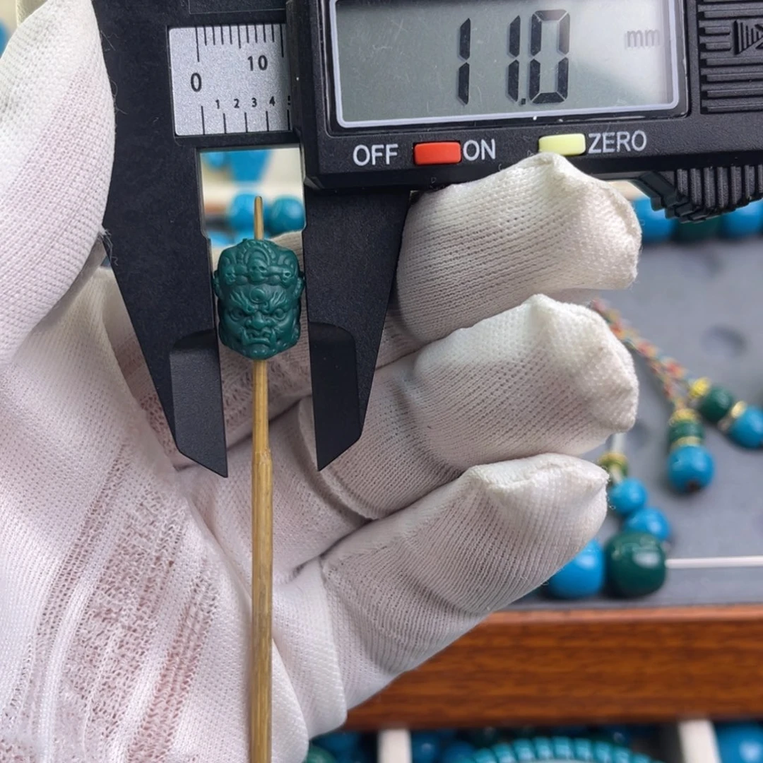 颈饰琉璃黑天雕刻卡11*14.6