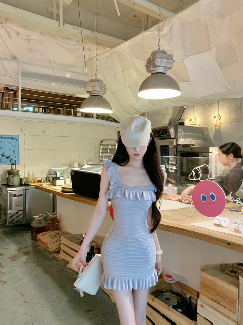 娇娇漫夏 木耳边吊带连衣裙女夏季温柔气质法式修身显瘦收腰短裙