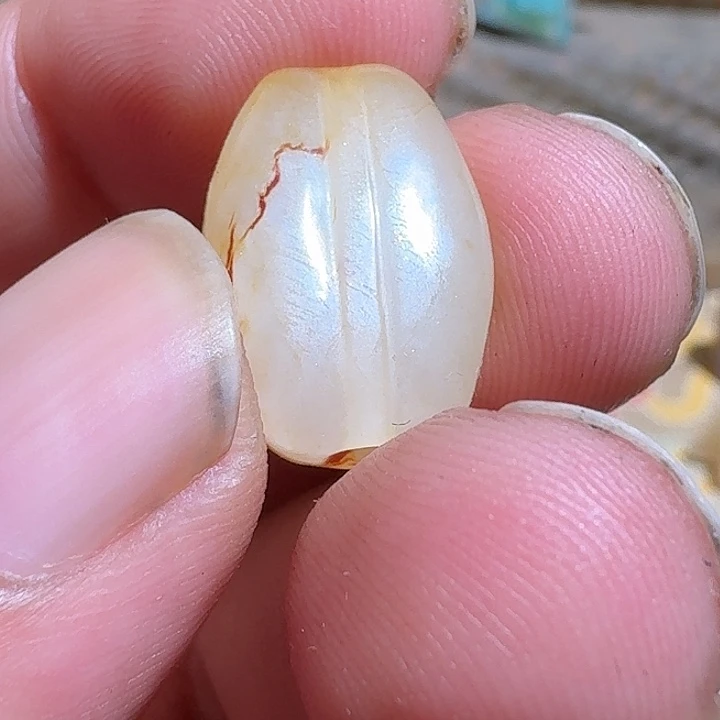 淡***瓷颈饰未镶嵌和田玉（糖玉）