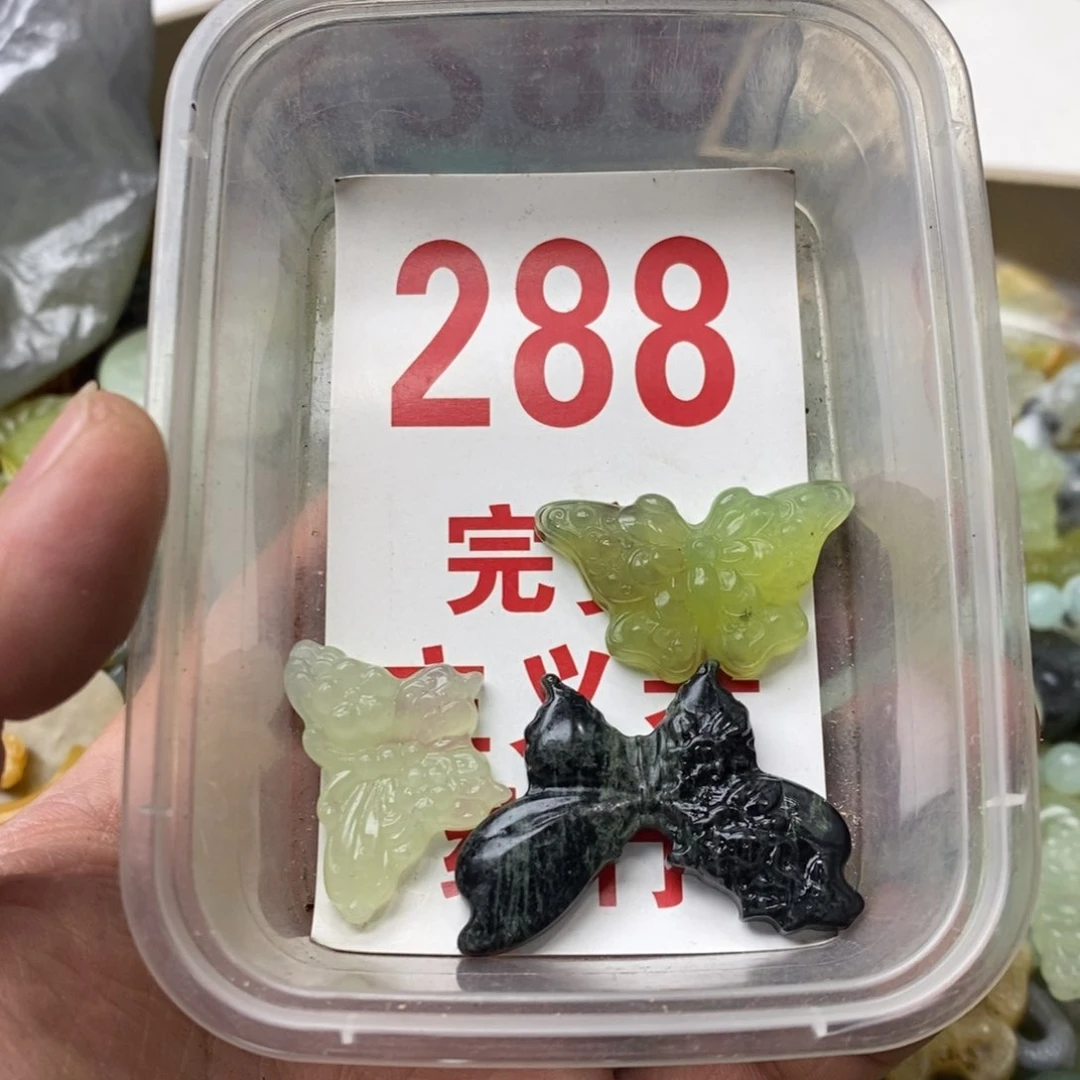 蛇纹石玉挂坠未镶嵌