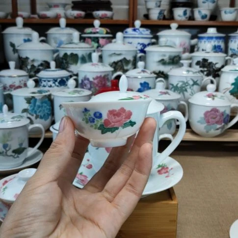 手绘毛瓷芙蓉花品茗杯容量50毫升