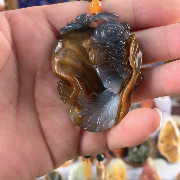 蛇纹石玉未镶嵌颈饰九*。