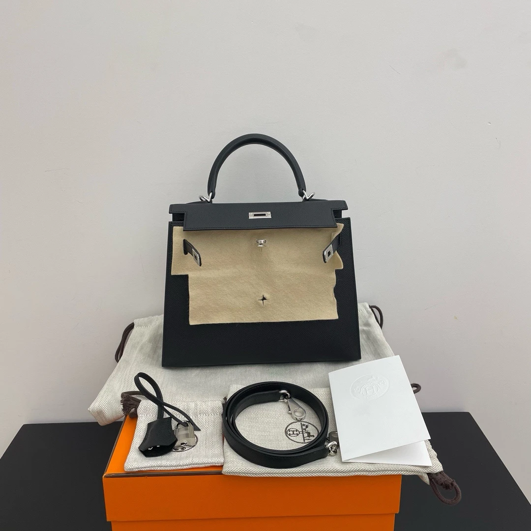 未使用 Hermes/爱马仕 Kelly25黑银 ep k刻附件：全套