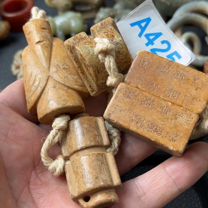 和田玉颈饰未镶嵌