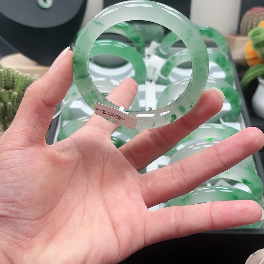 石英质玉未镶嵌手镯56.57