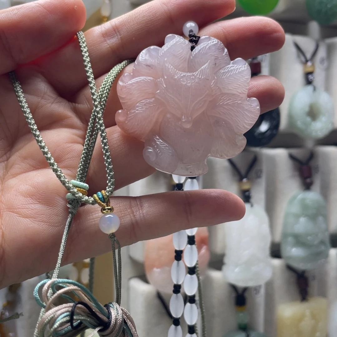 石英质玉（金丝玉）未镶嵌颈饰