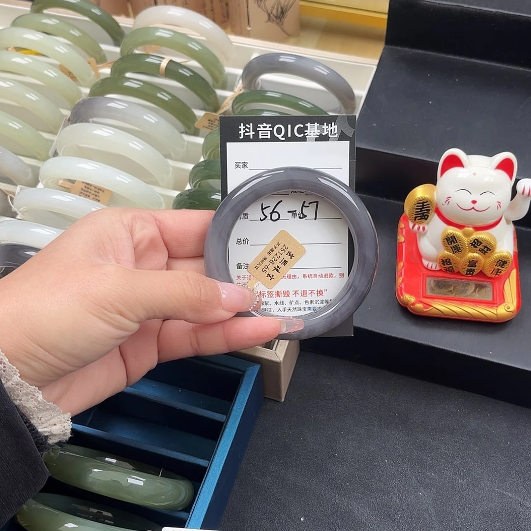 和田玉未镶嵌手镯