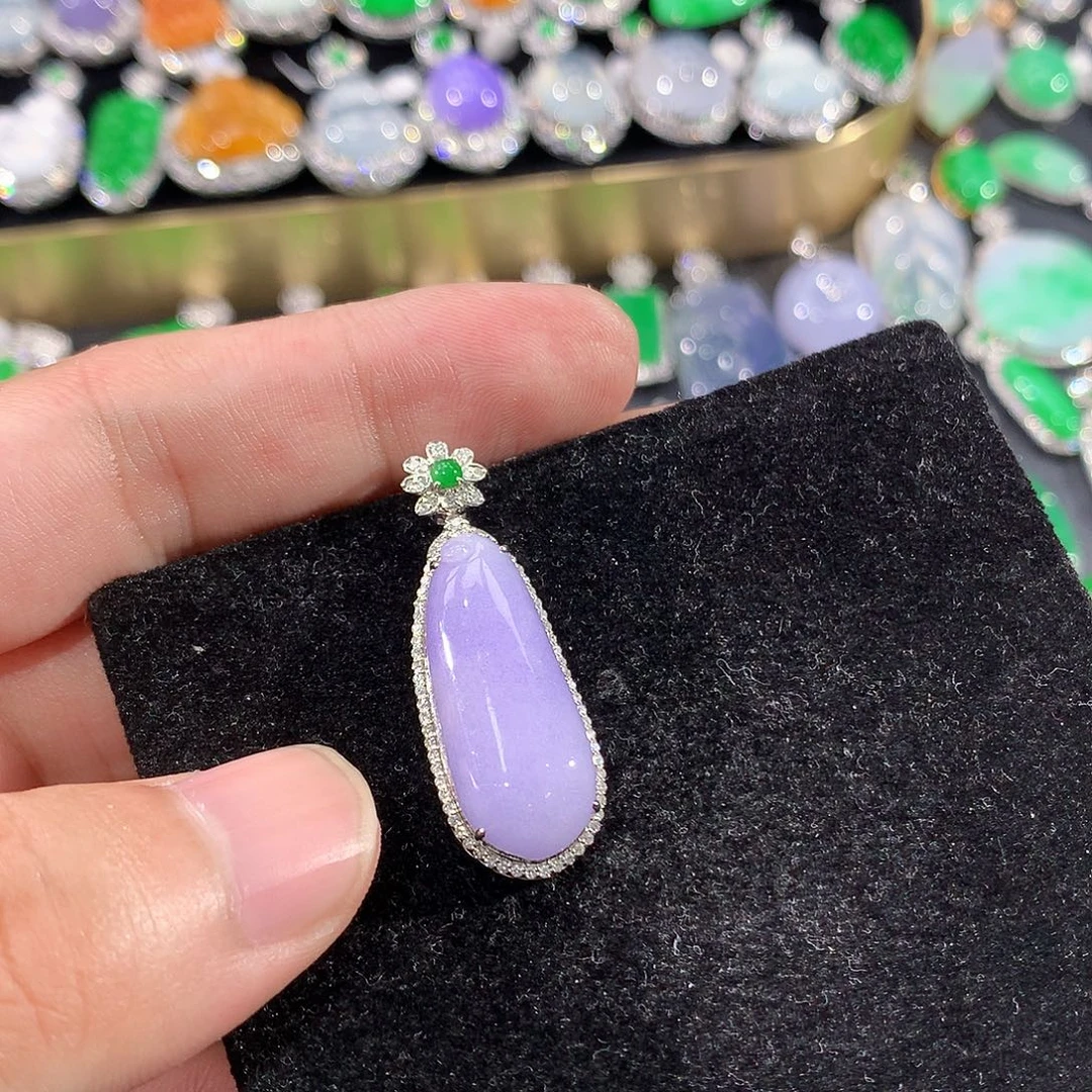 翡翠18K金镶嵌颈饰