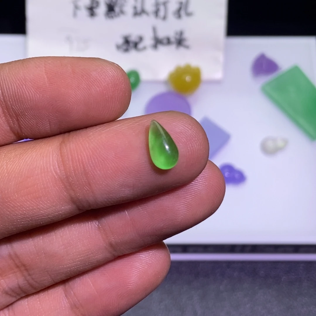 翡翠未镶嵌颈饰吊坠