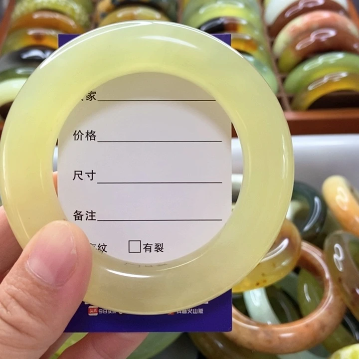 绿***君蛇纹石玉未镶嵌手镯