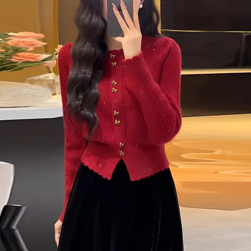 2025秋季小香风蝴蝶金扣毛衣女洋气懒风长袖纯色百搭针织衫上衣