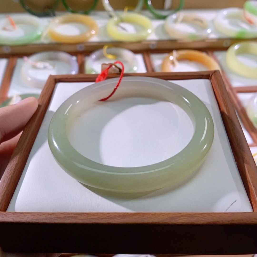 【闪购商品】未镶嵌手镯和田玉（翠青玉）