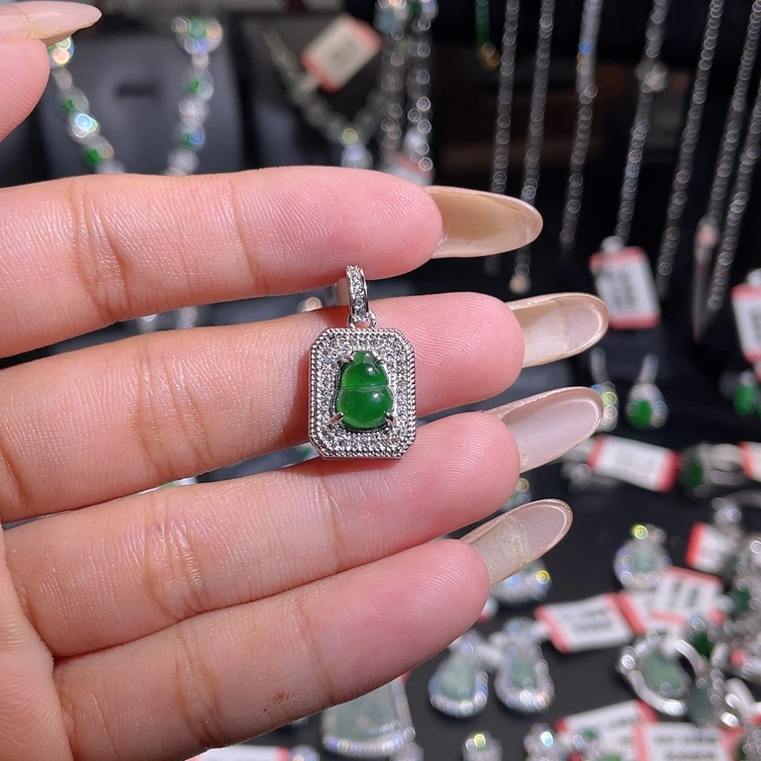 吊坠(不含链)未镶嵌翡翠