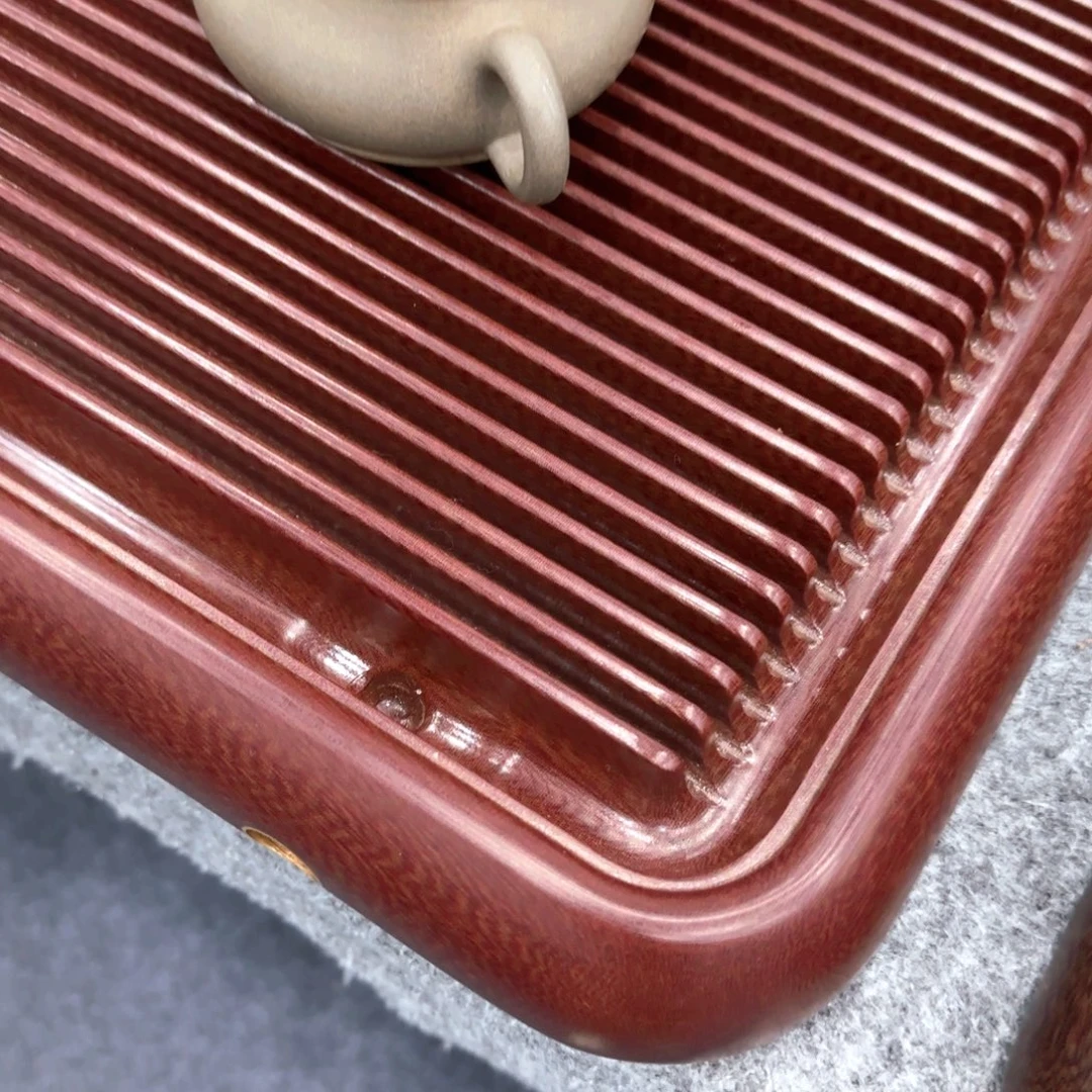 蟹***，80505。        红色龙纹