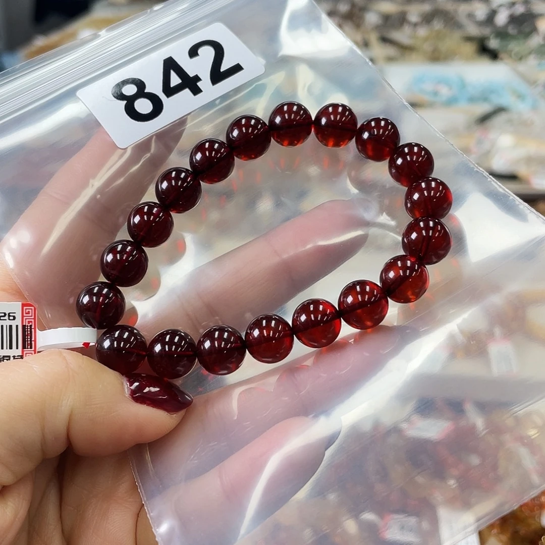 笑***歌血珀未镶嵌裸石手串842。