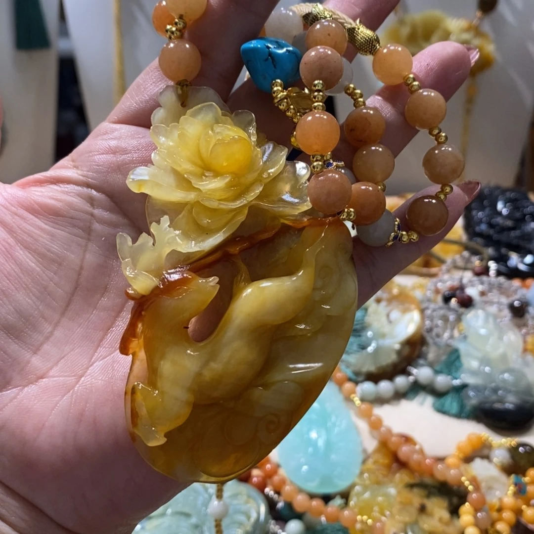 蛇纹石玉未镶嵌颈饰