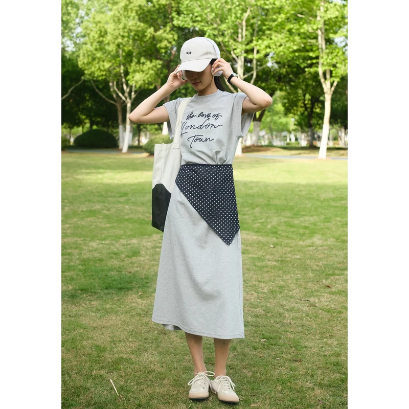 百武西“褶皱哲学”法式文艺针织刺绣修身小飞袖T恤连衣裙8719