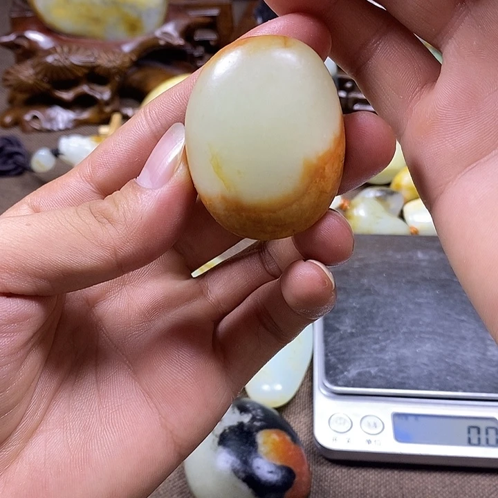 和田玉未镶嵌把件