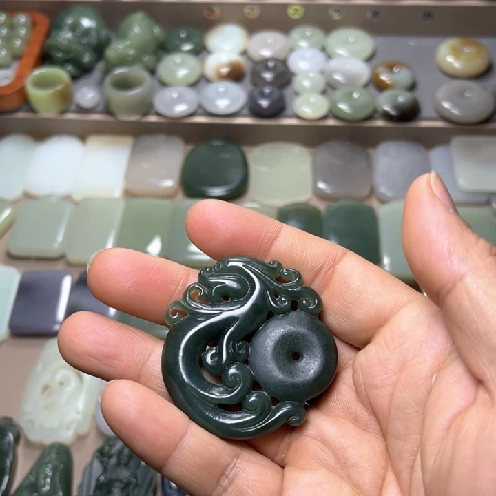 和田玉颈饰未镶嵌