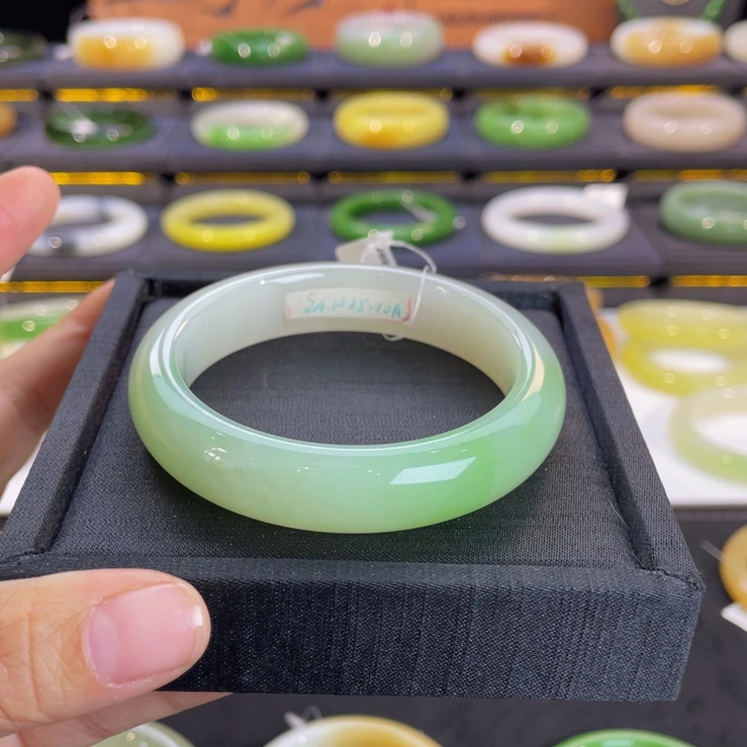 未镶嵌手镯和田玉-翠青半山水56