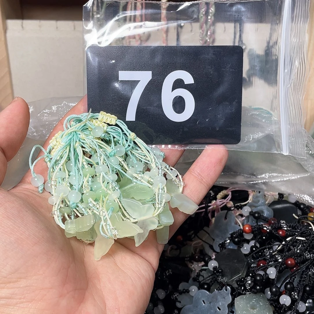 蛇纹石玉颈饰合金