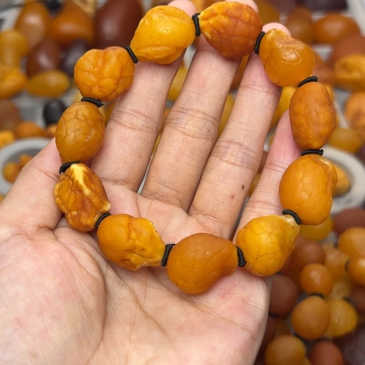 琥珀未镶嵌颈饰天然蜜蜡