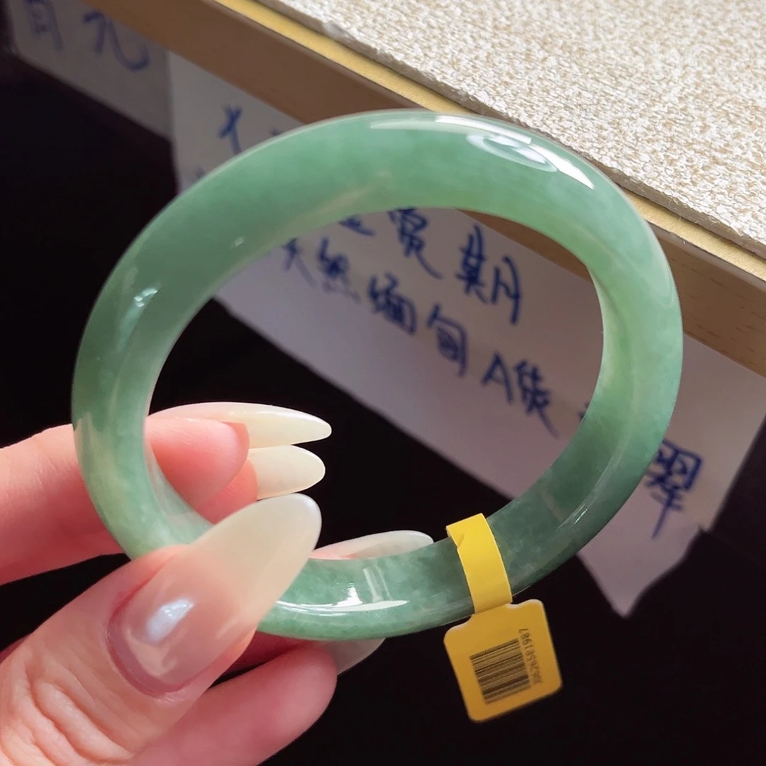 未镶嵌手镯翡翠手镯