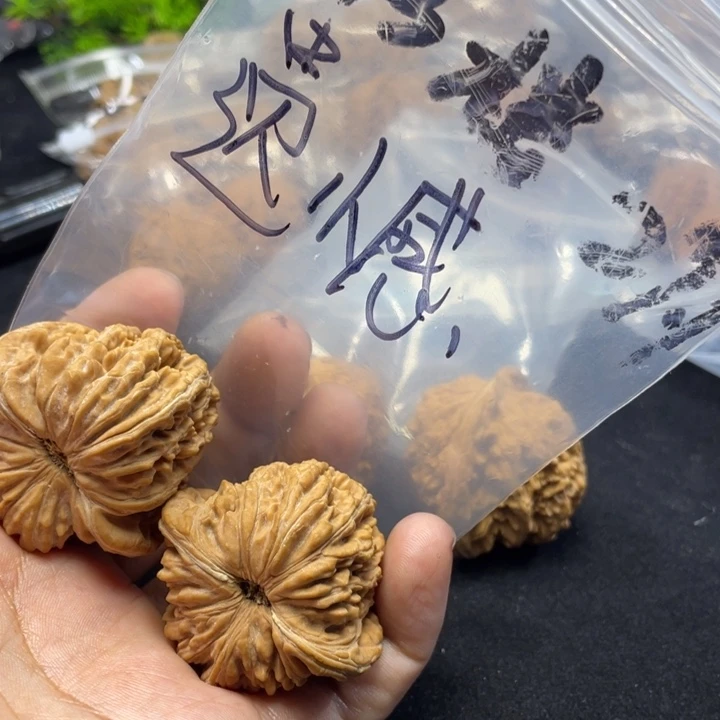 文玩核桃把件6*憾四座楼